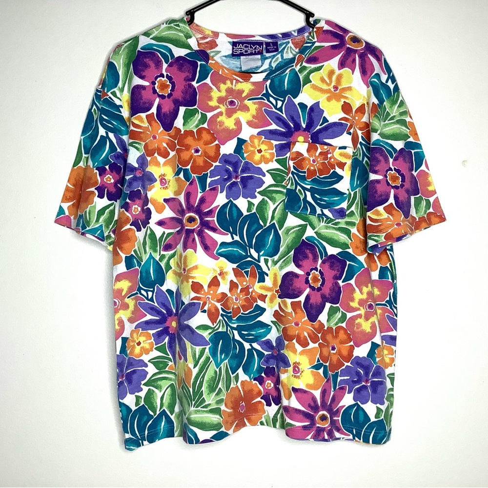 < Vintage Jaclyn Sport Vibrant Floral Pocket Tee >